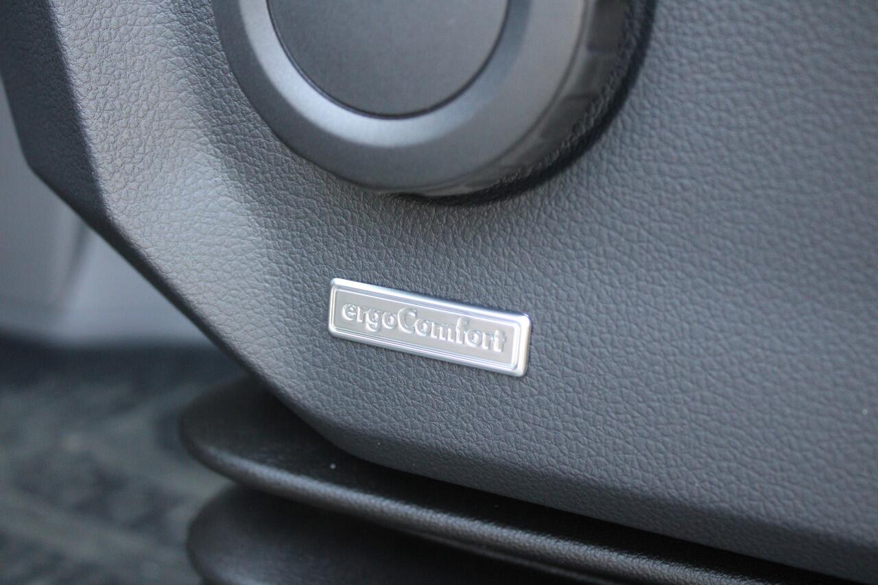 Volkswagen CRAFTER 35 2.0 TDI L3H2 177pk - Facelift - Navigatie - LED - Geveerde stoel - Virtual cockpit - Camera - Verwarmd stuur - Stoelverwarming - Rijklaar