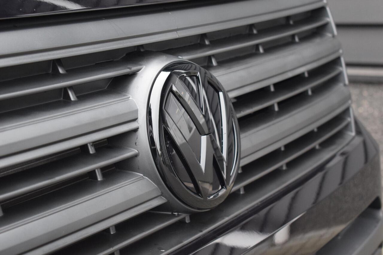 Volkswagen CRAFTER 30 2.0 TDI 140pk DSG L3H3 Exclusive Black Style Facelift BPM vrij! Trekhaak Camera Led Zonneklep Sidesteps Navigatie