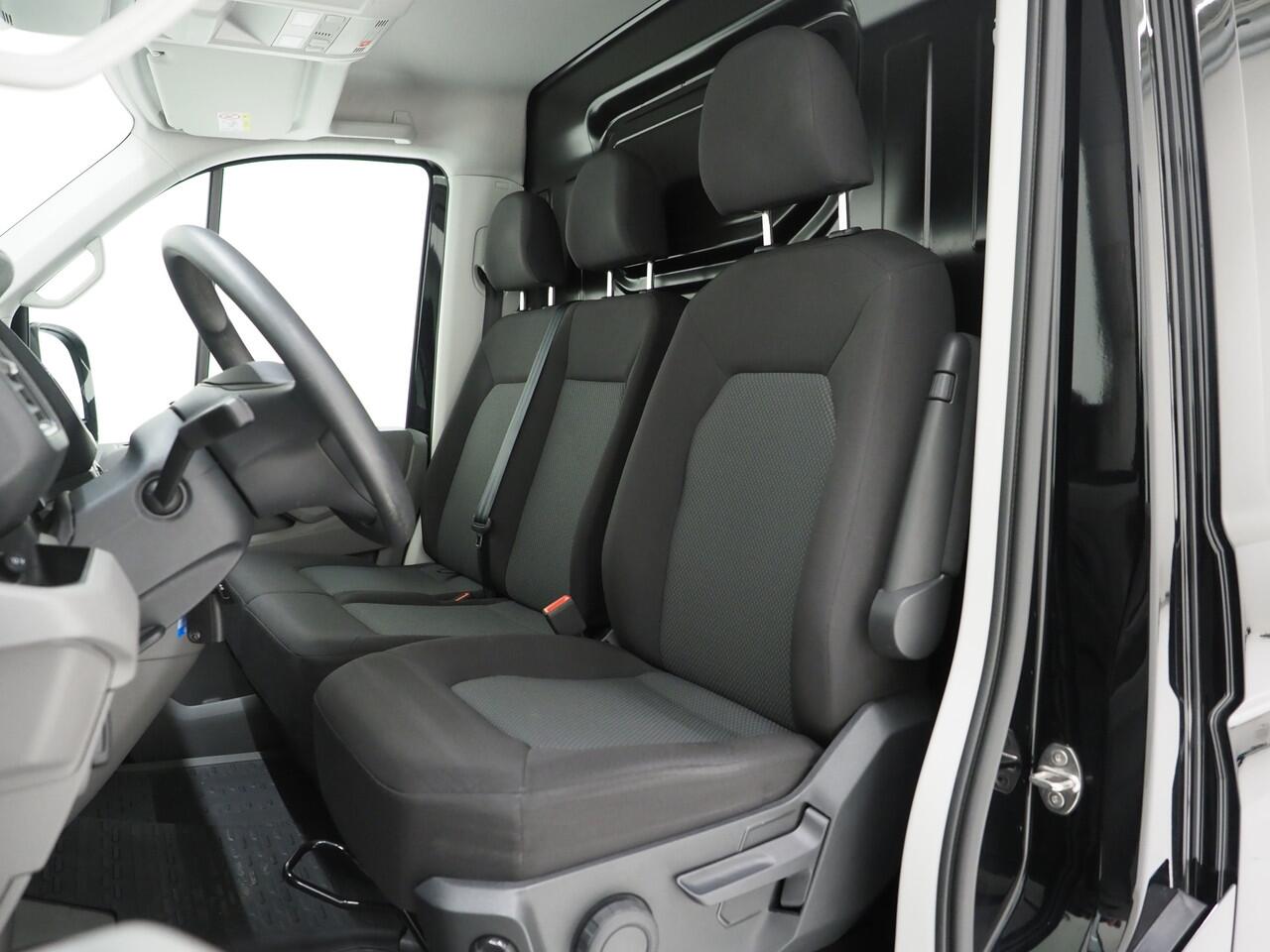 Volkswagen CRAFTER 35 2.0 TDI L4H3 | Beklede Laadruimte | LED | Sidesteps | Carplay | Camera | Trekhaak