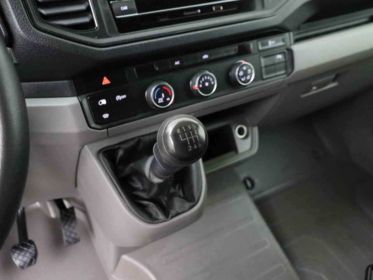 Volkswagen CRAFTER 2.0TDI 140PK L3H3 | Airco | Cruise | Trekhaak | Betimmering