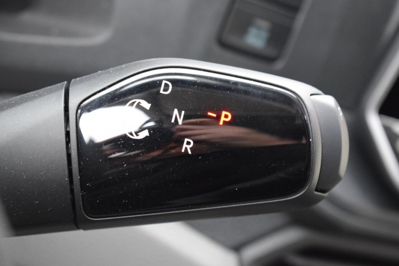 Volkswagen CRAFTER 2.0 TDI L3H3 Highline MY25 AUTOMAAT LED TREKHAAK GEVEERDE STOEL