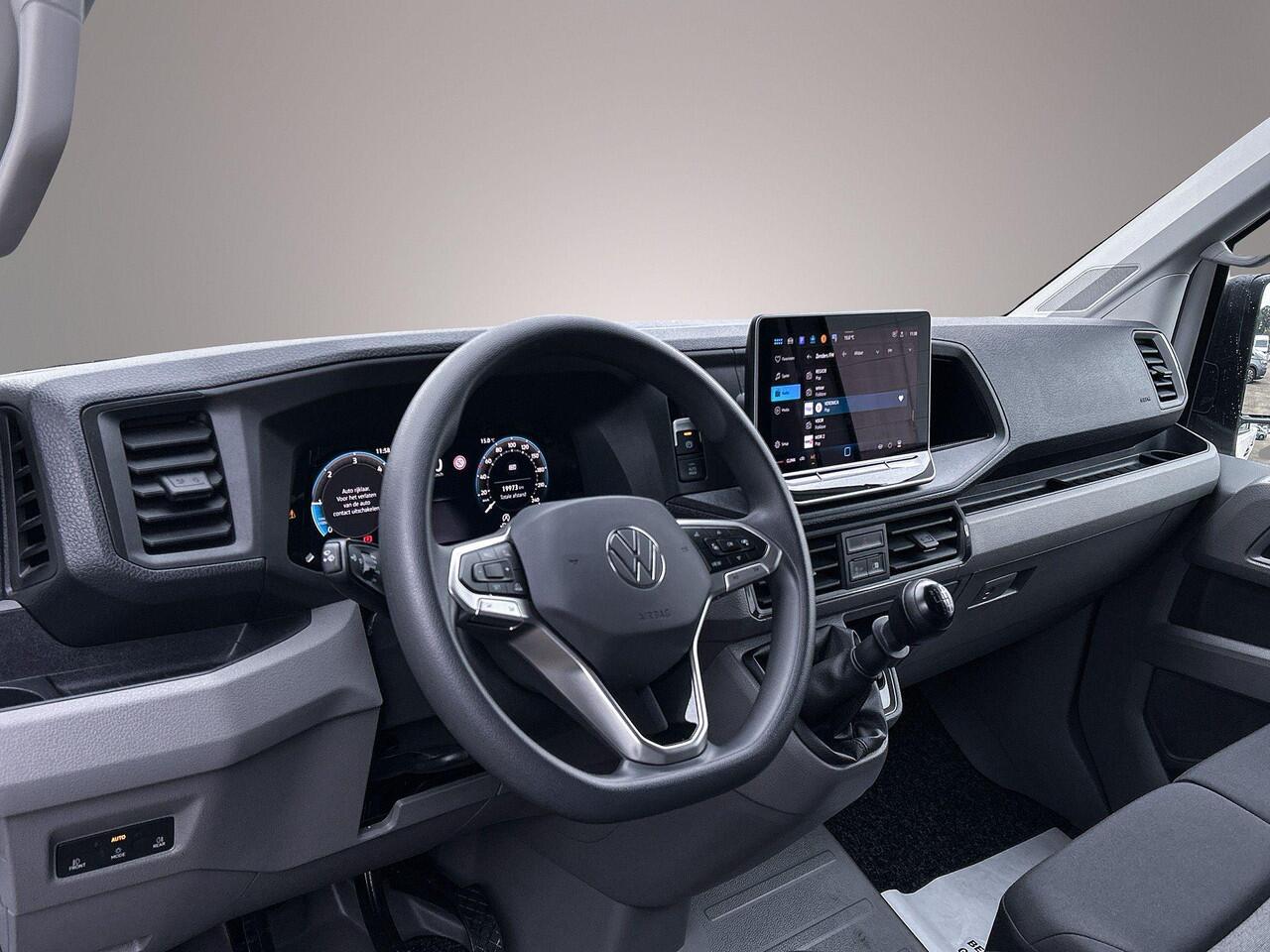 Volkswagen CRAFTER 2.0 TDI 140 PK L3H2 Highline | BPM-vrij | All Seasonbanden | Navigatie (Apple carplay / Android Auto) | Trekhaak | Sidebars | Betimmering | Camera