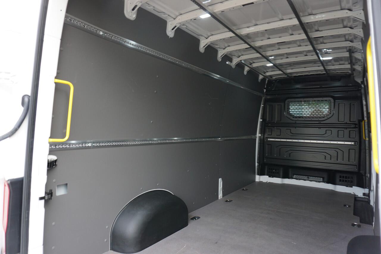 Volkswagen CRAFTER 35 177PK Automaat L4H3/L3H2 Facelift Apple Carplay Navigatie Camera Digitaal dashboard Camera