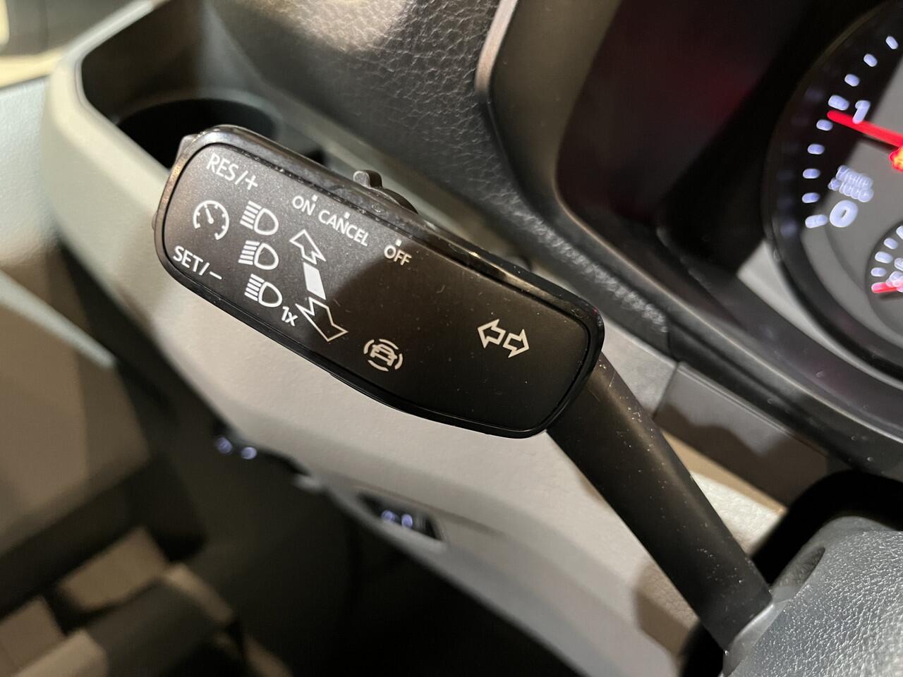 Volkswagen CRAFTER 2.0 TDI L3H2 140 PK DSG Automaat / Euro 6 / Airco / Cruise Control / Camera / CarPlay / 3-Zits / 18.500 KM !!