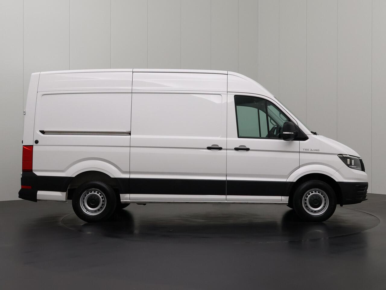 Volkswagen CRAFTER 2.0TDI 140PK DSG Automaat L3H3 | Multimedia | Camera | Airco | Cruise | 3-Persoons | Betimmering