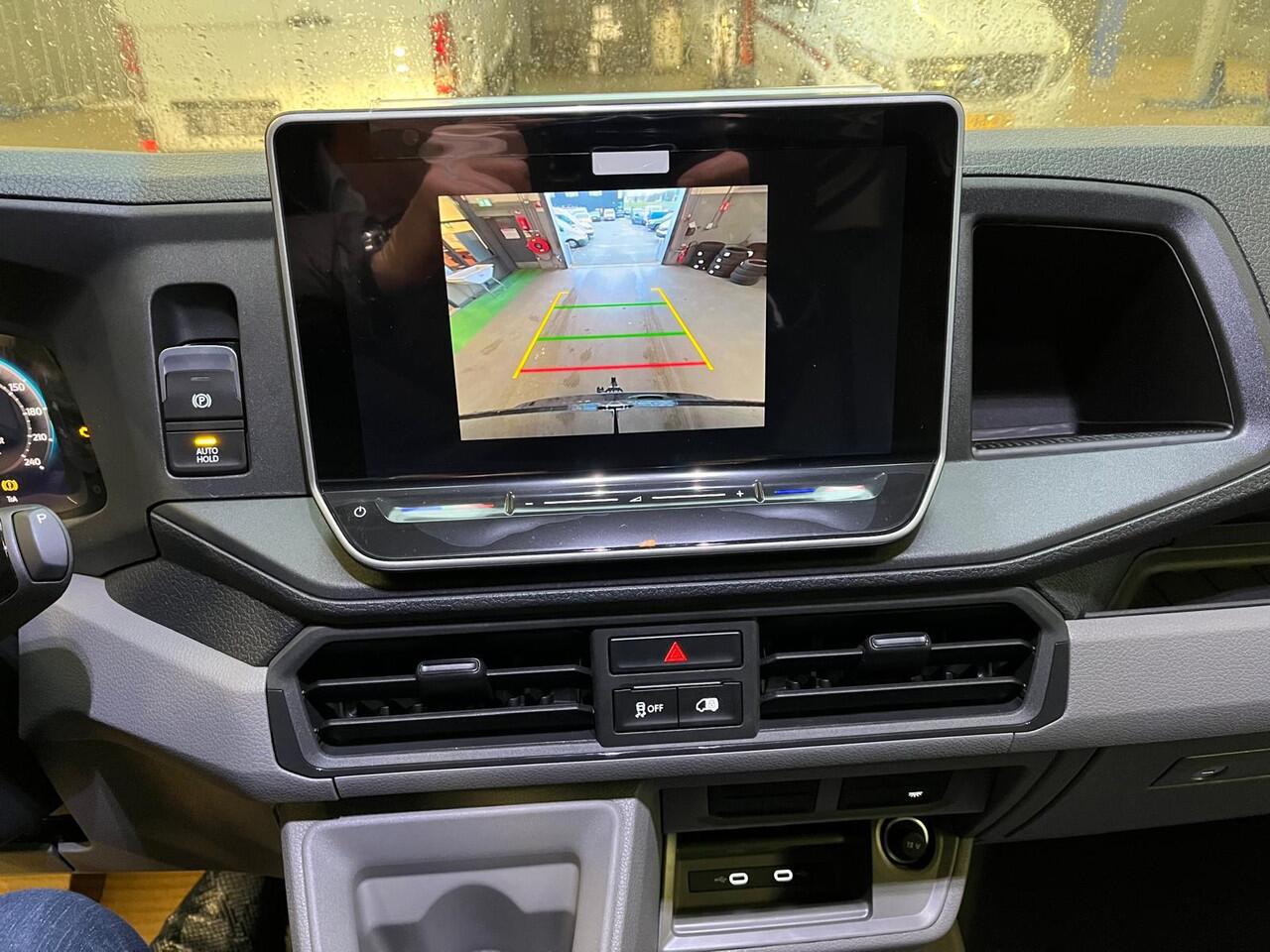 Volkswagen CRAFTER Bedrijfswagens L3H2 Highline 103kW 140pk 3T GVW 8 vers auto VW Bedrijfswagens Crafter 2.0 30 TDI L3H2 Highline 103kW 140pk 8 vers auto | BPM vrij | Interieur Pakket: Navigatie- en multimediapakket | Trekhaak met vaste kogel (inclusief aanhangwagenstabilis