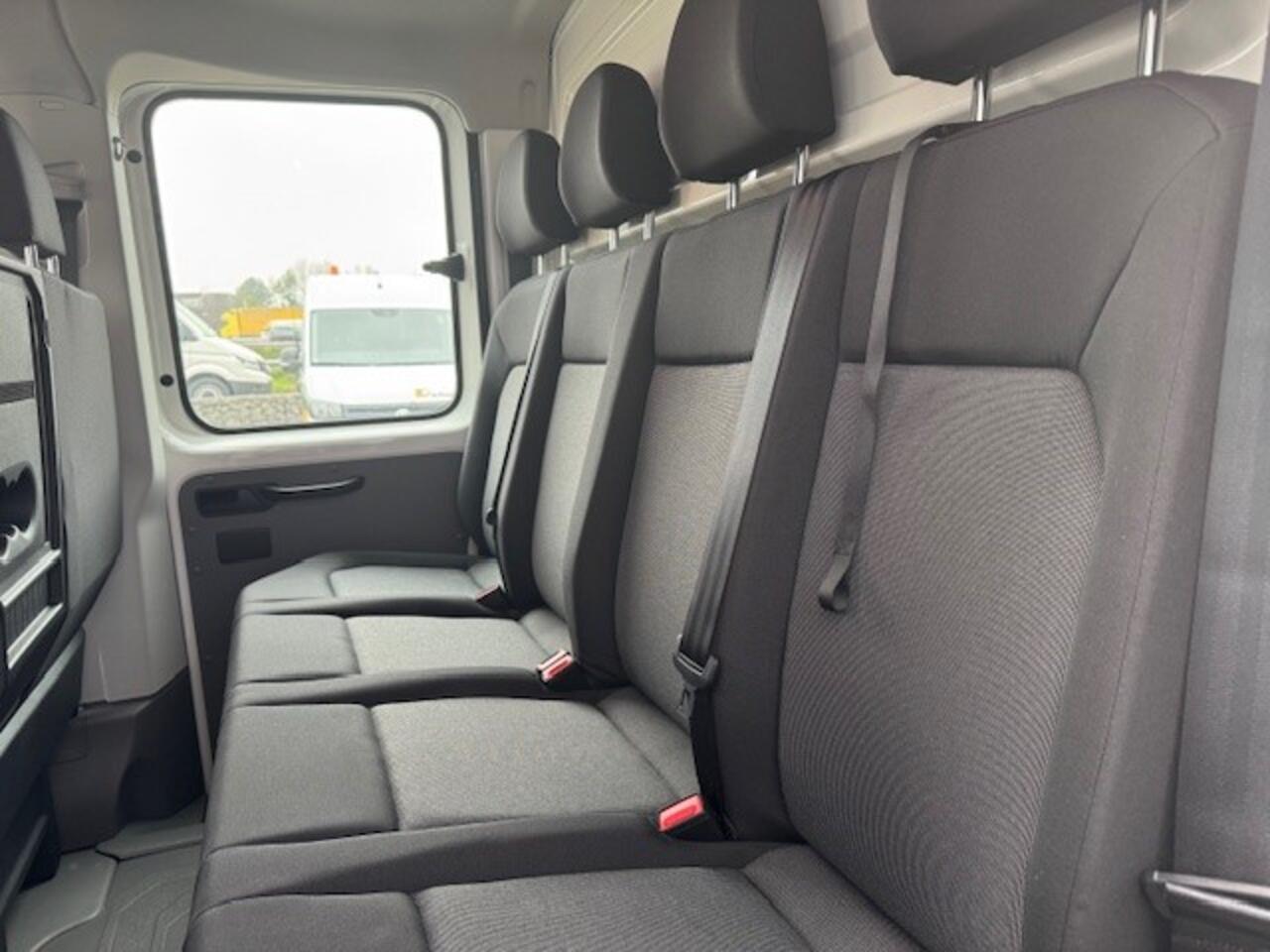 Volkswagen CRAFTER 50 (3.5t teruggekeurd) 2.0 TDI 164 pk L4 DL DC RWD | PDC | Tachograaf | 7 zitplaatsen | Trekhaak