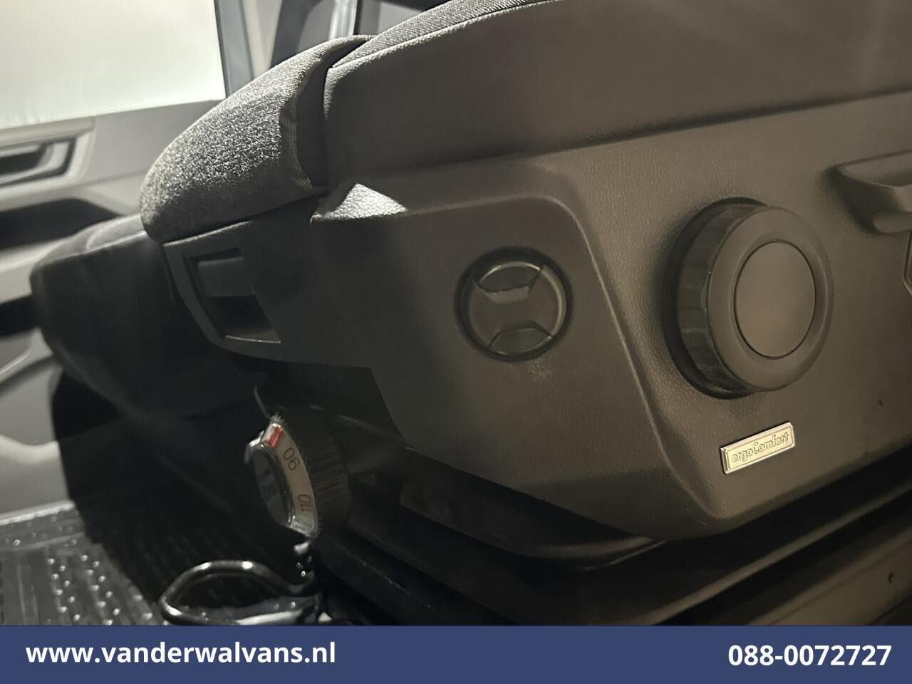 Volkswagen CRAFTER 2.0 TDI 140 pk L3H3 L2H2 Euro6 Airco | Camera | Cruisecontrol | Apple Carplay Android Auto, Chauffeursstoel, Parkeersensoren, Bijrijdersbank, 3000kg Trekvermogen, zilver