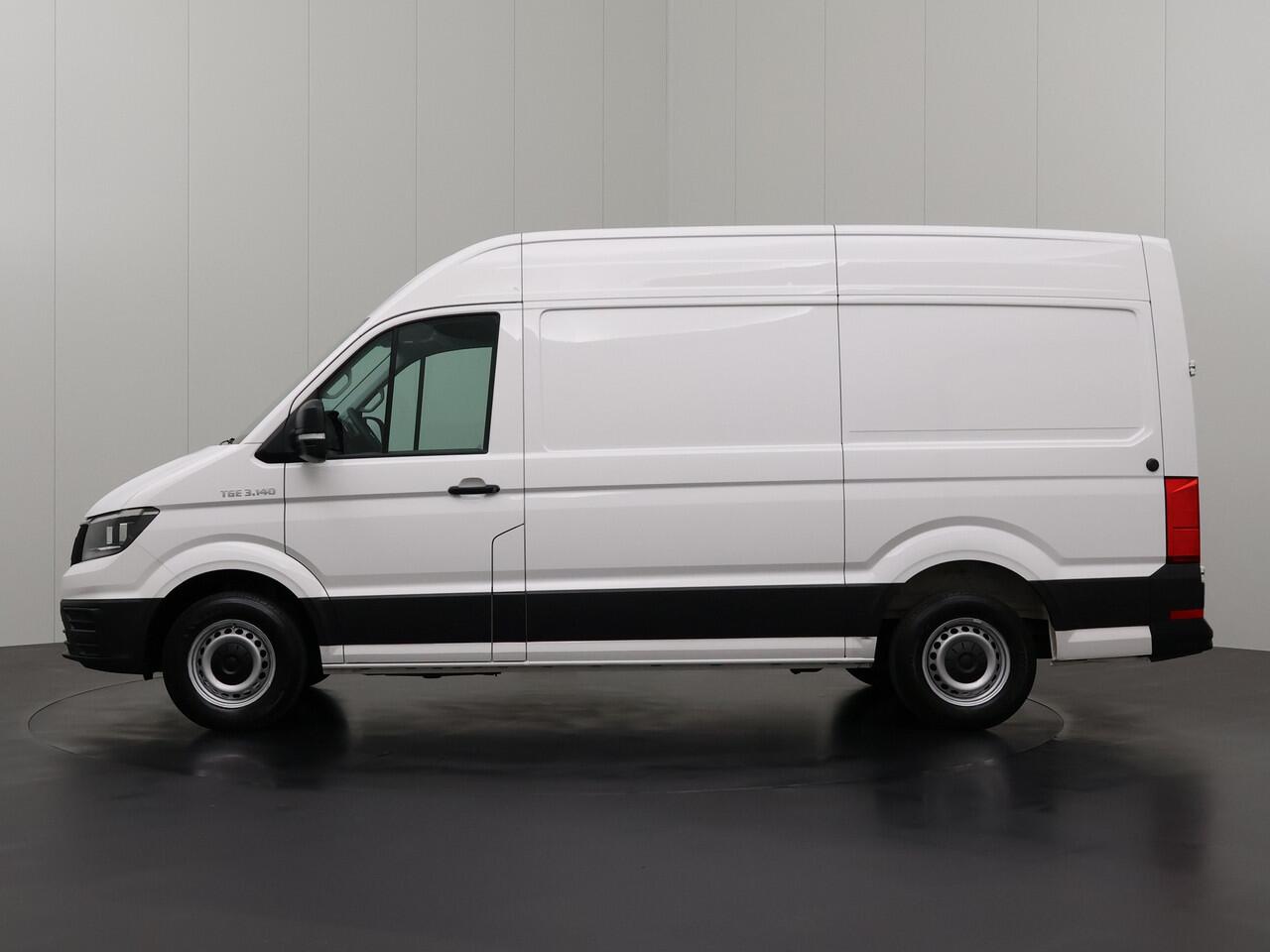 Volkswagen CRAFTER 2.0TDI 140PK DSG Automaat L3H3 | Multimedia | Camera | Airco | Cruise | 3-Persoons | Betimmering