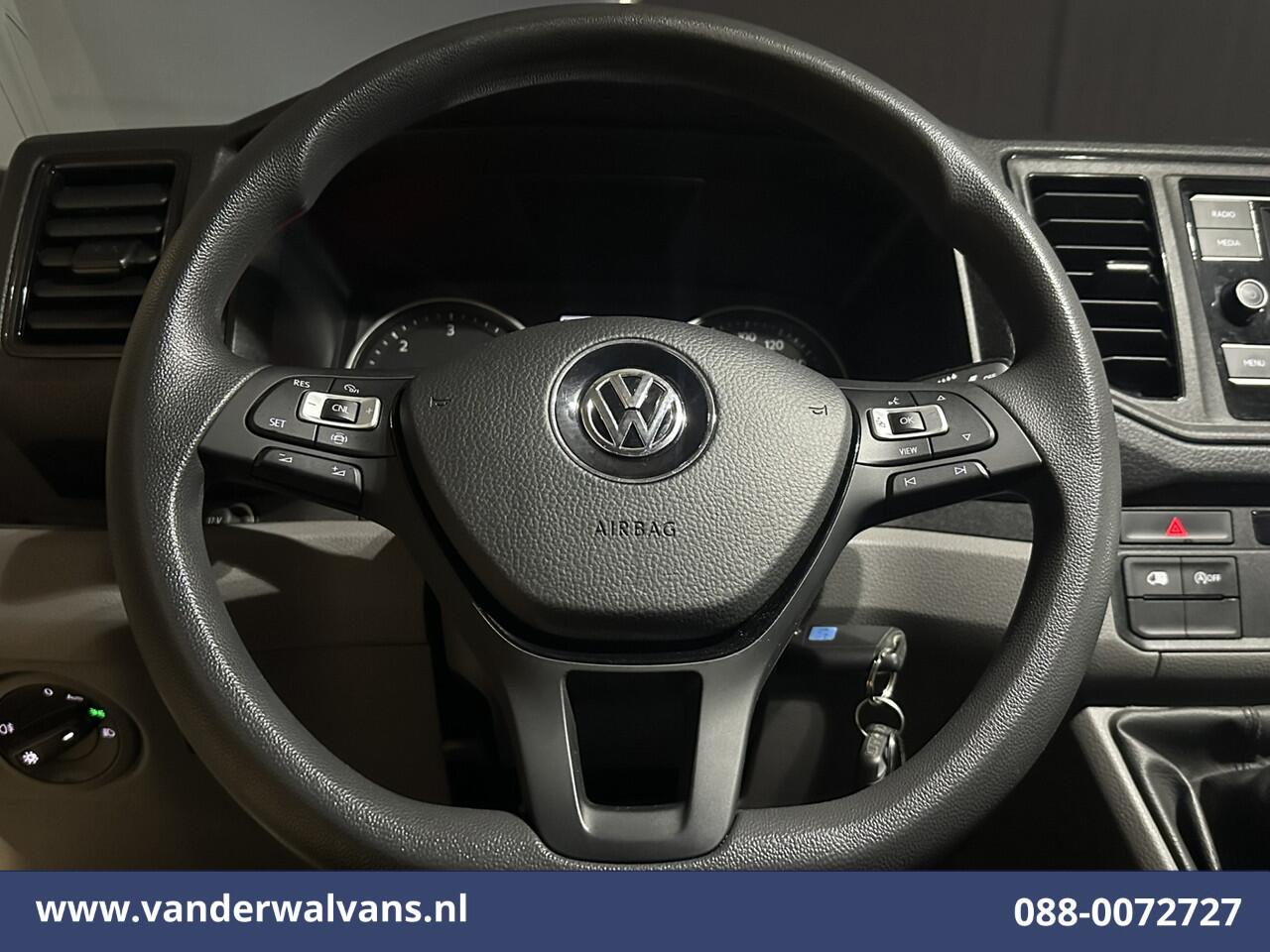 Volkswagen CRAFTER 2.0 TDI 140 pk L3H3 L2H2 Euro6 Airco | Camera | Cruisecontrol | Apple Carplay Android Auto, Chauffeursstoel, Parkeersensoren, Bijrijdersbank, 3000kg Trekvermogen, zilver