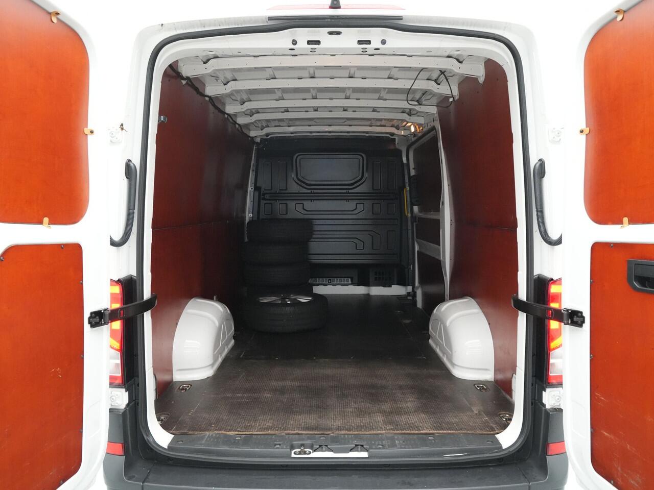 Volkswagen CRAFTER 30 2.0 TDI L3H2 Trendline Trekhaak Navigatie Carplay Cruise