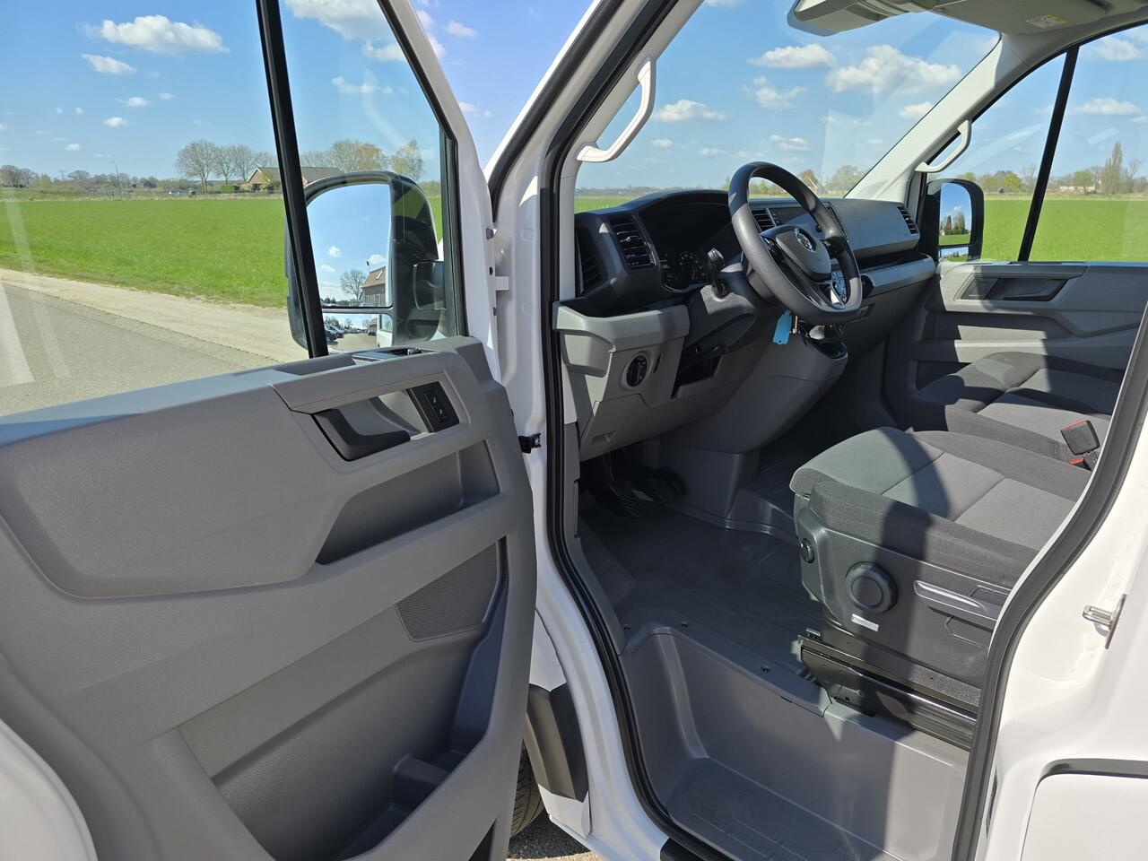 Volkswagen CRAFTER 35 2.0 TDI L3 H3 Highline - 140 Pk - Euro 6 - Airco - Cruise Control