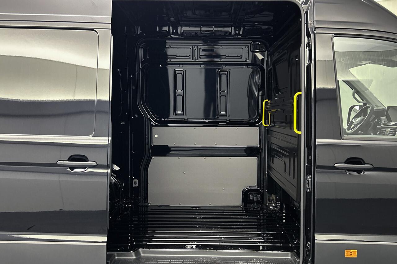 Volkswagen CRAFTER 35 2.0 TDI L3H3 177PK DSG | Nieuw model | 2x Schuifdeur | Adaptief cruise control | Apple carplay | Verwarmde stoelen | Facelift