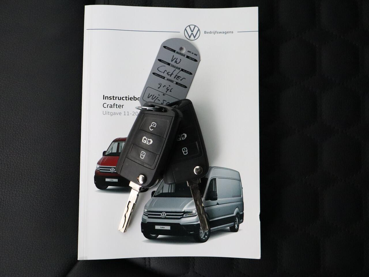 Volkswagen CRAFTER 2.0TDI 140PK DSG Automaat L3H3 Exclusive 75" Led | Leder | Navigatie | Camera | Airco | Cruise