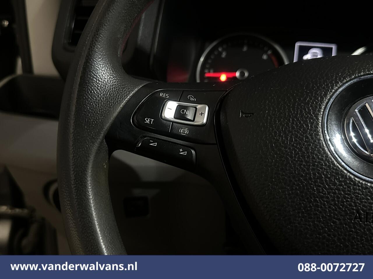 Volkswagen CRAFTER 2.0 TDI 140pk L3H3 (oude L2H2) Euro6 Airco | Camera | Cruisecontrol | Apple Carplay | bijrijdersbank android auto, chauffeursstoel, 3000kg trekvermogen