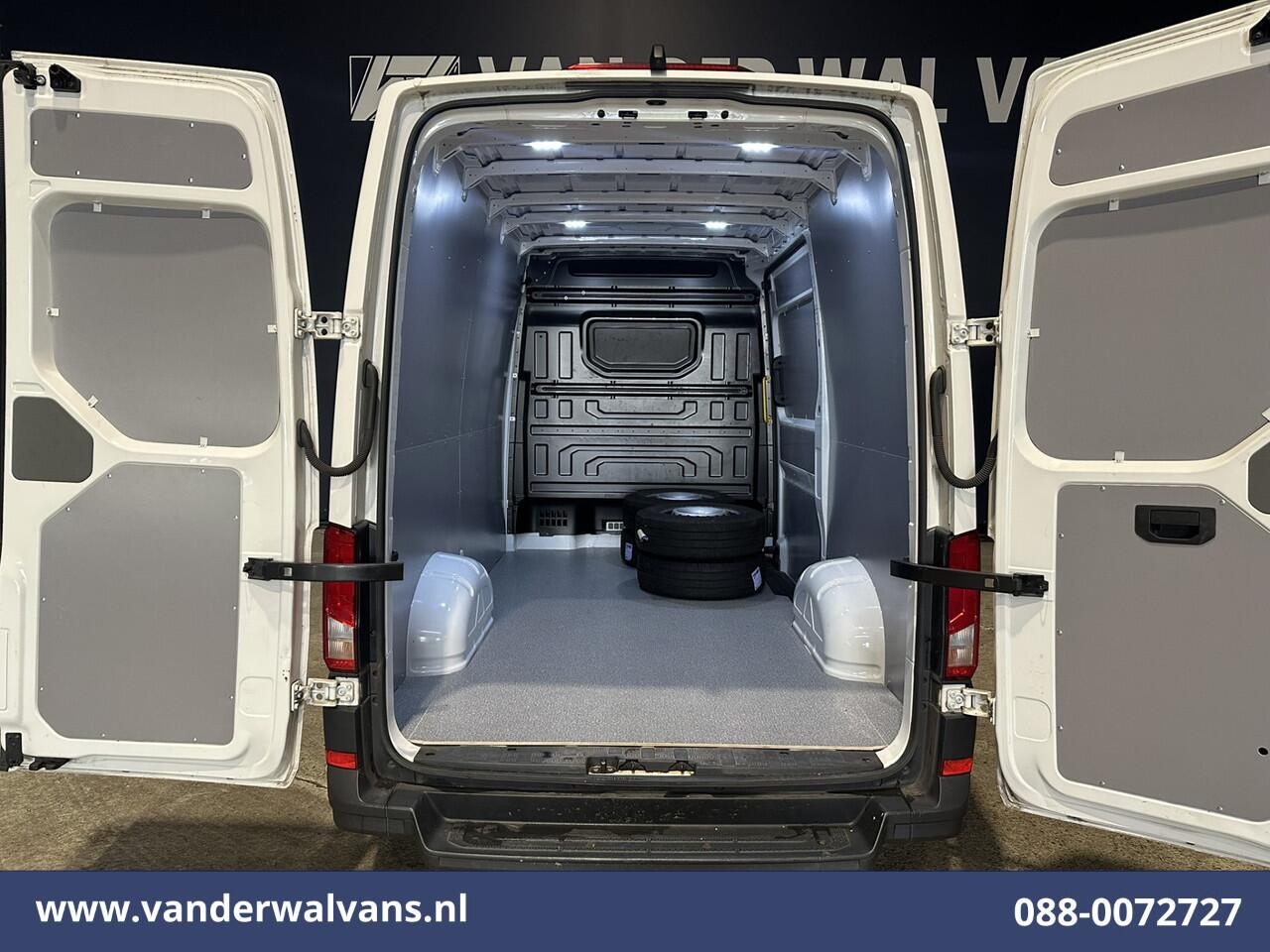 Volkswagen CRAFTER 2.0 TDI 141pk L3H3 (L2H2) Euro6 Airco | Massagestoel | Camera | Apple Carplay | Cruisecontrol Chauffeursstoel, Android Auto, 2800kg trekvermogen