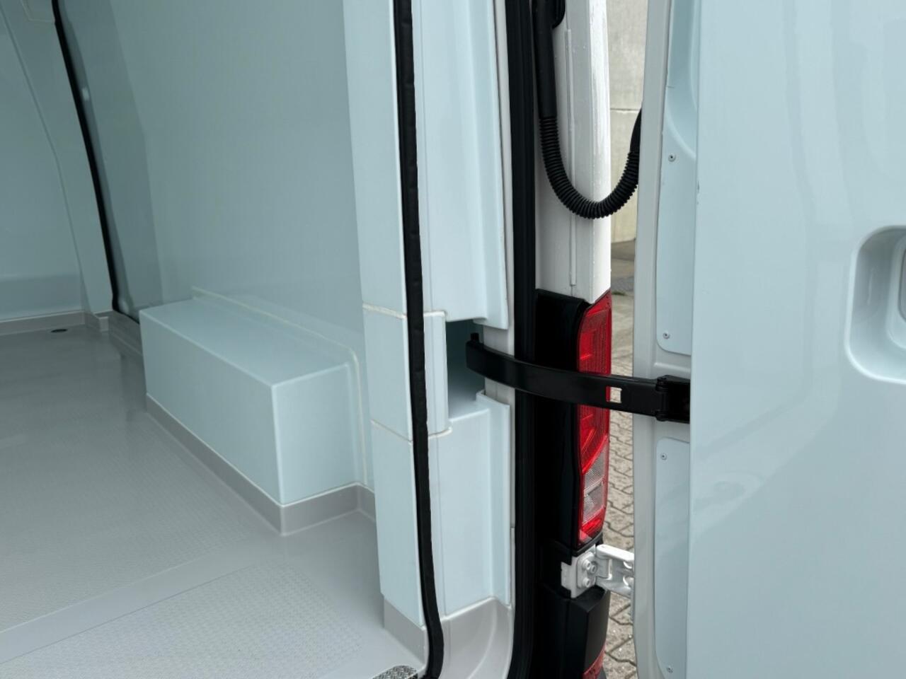 Volkswagen CRAFTER 35 2.0 TDI L3 H3 Koelwagen Carrier standby - koelen en verwarmen!