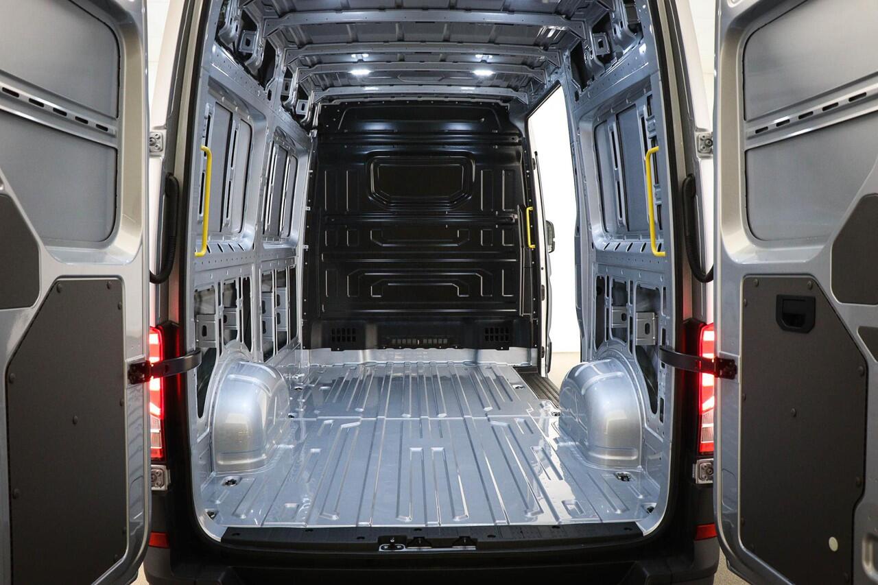 Volkswagen CRAFTER 35 2.0 TDI L3H3 Trendline | LED | CLIMA | STUURWIELVERWARMING | NAVI | DAB | APPLE | CAMERA