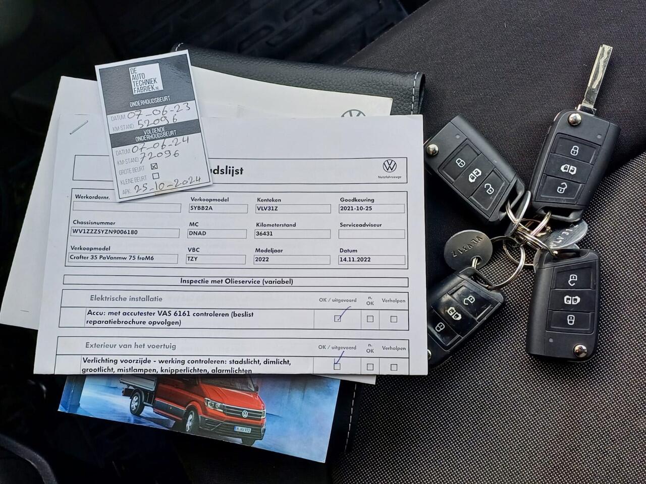 Volkswagen CRAFTER 35 2.0 TDI L3H3 Highline | 3 PERS | NAVI | PDC V+A | BETIMMERD | TREKHAAK |