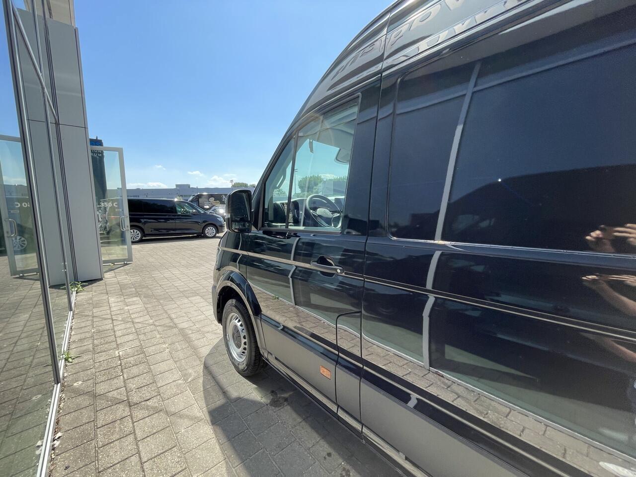 Volkswagen CRAFTER 35 2.0 TDI L3H3 Trendline 140pk Hand | Trekhaak | App connect | Camera