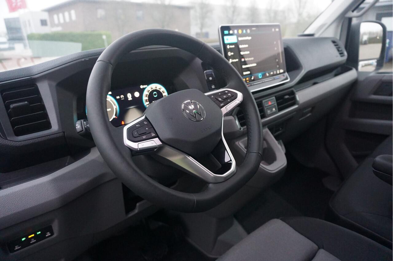 Volkswagen CRAFTER 35 177PK L3H3 AUT Facelift BPM VRIJ!! 13" Navi, Camera, Gev. Stoel, LED!! NR. 831