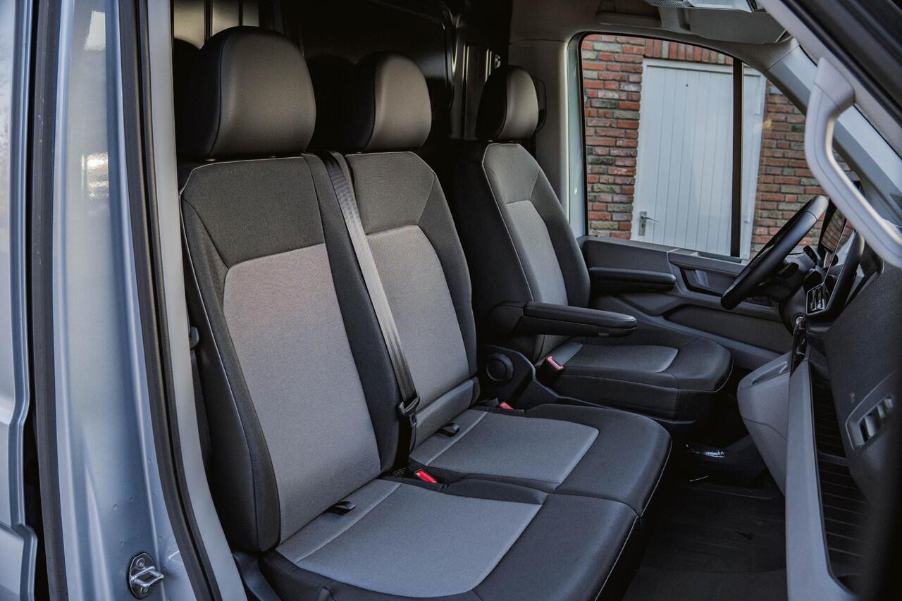 Volkswagen CRAFTER 2.0 TDI 140PK Automaat L3H3 Comfortline 2x LED | NAVI | Camera | Trekhaak | Airco |