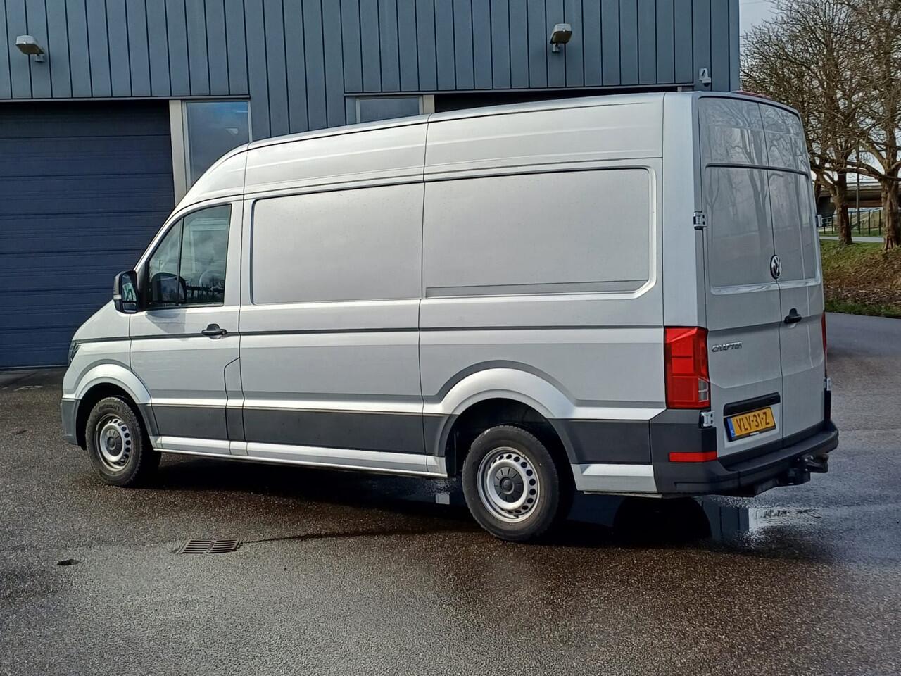Volkswagen CRAFTER 35 2.0 TDI L3H3 Highline | 3 PERS | NAVI | PDC V+A | BETIMMERD | TREKHAAK |