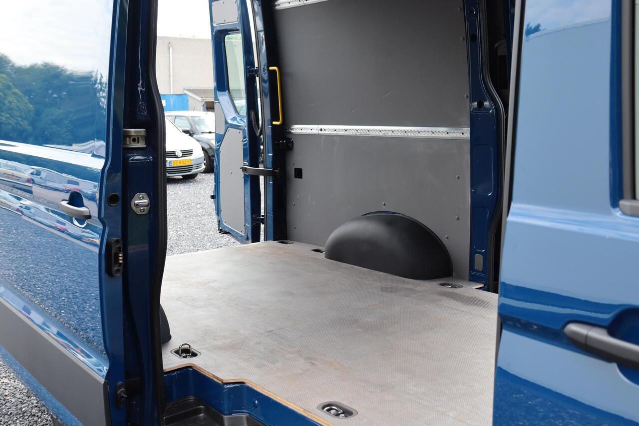 Volkswagen CRAFTER 35 2.0 TDI L3H2 Highl EUROVI RWD 3,5T trekgewicht Dubbeleschuifdeur