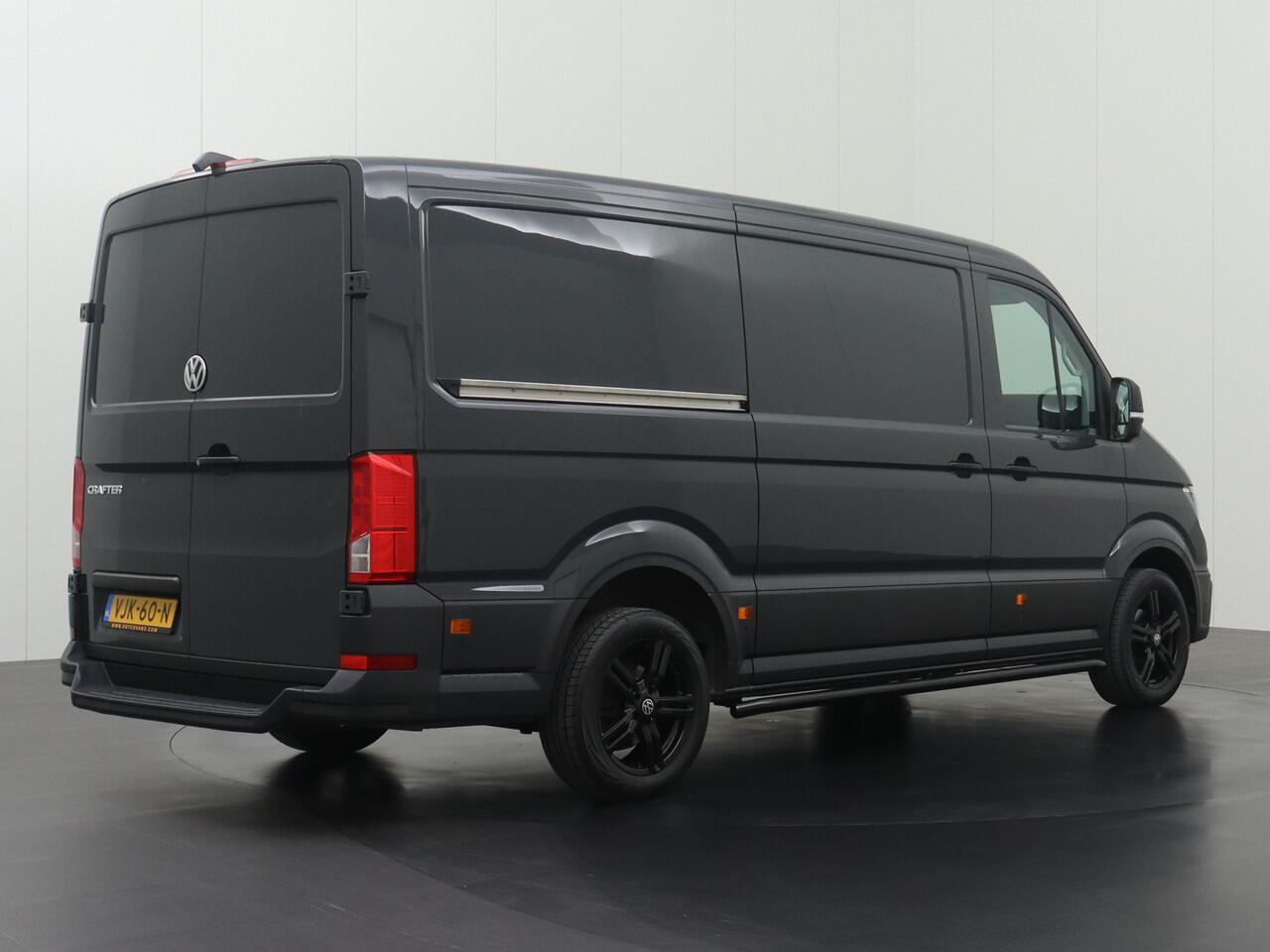 Volkswagen CRAFTER 2.0TDI 140PK L3H2 Highline | 3-Persoons | Navigatie | Camera | Airco | Cruise | Betimmering