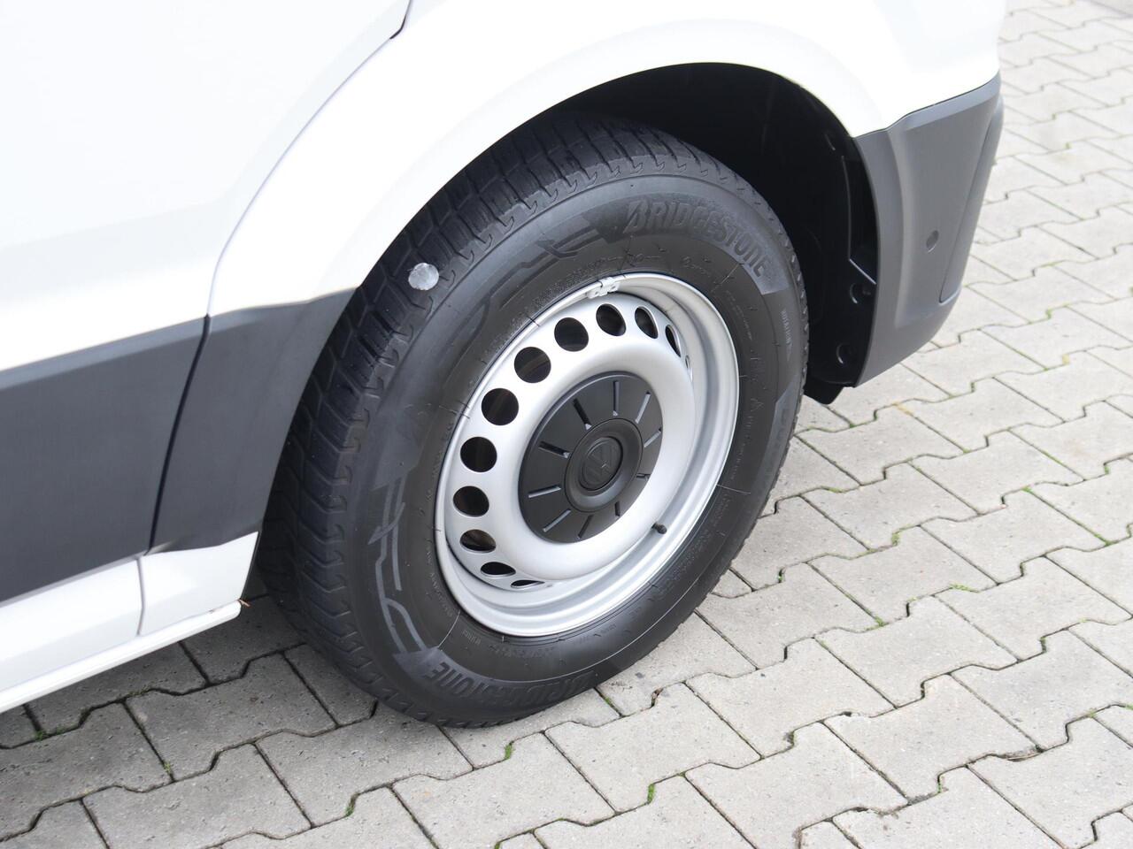 Volkswagen CRAFTER Bedrijfswagens Highline L3H3 2.0 TDI EU6 103 kW 140 pk 3.0T hand | ErgoComfort geveerde bestuurdersstoel | Bijrijdersbank | Trailer assist | Cruise control | Achteruitrijcamera |