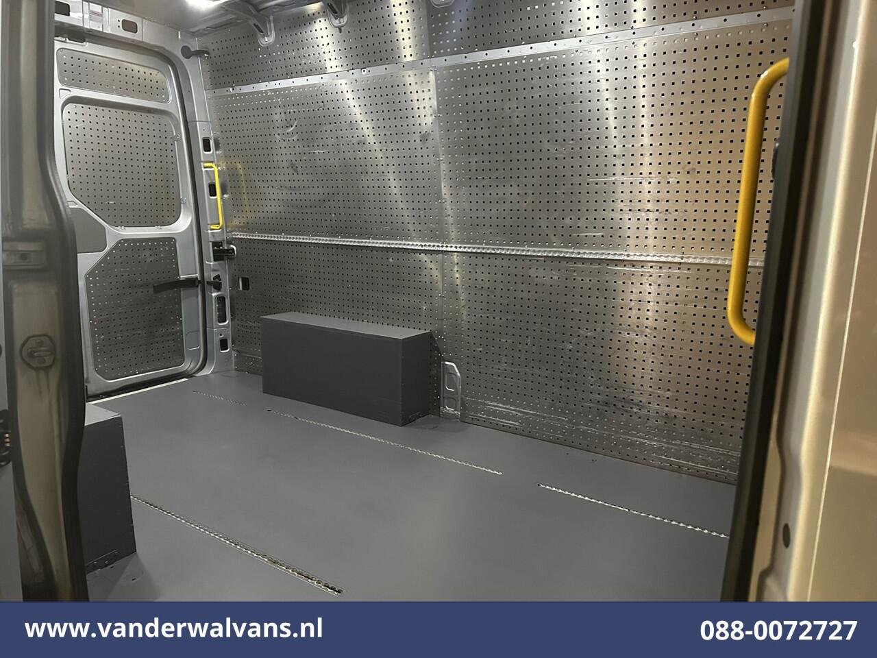 Volkswagen CRAFTER 2.0 TDI 141pk L3H3 L2H2 Euro6 Airco | Camera | Apple Carplay | Cruisecontrol | Chauffeursstoel Parkeersensoren, Bijrijdersbank, 3000kg trekvermogen, Android Auto, zilver