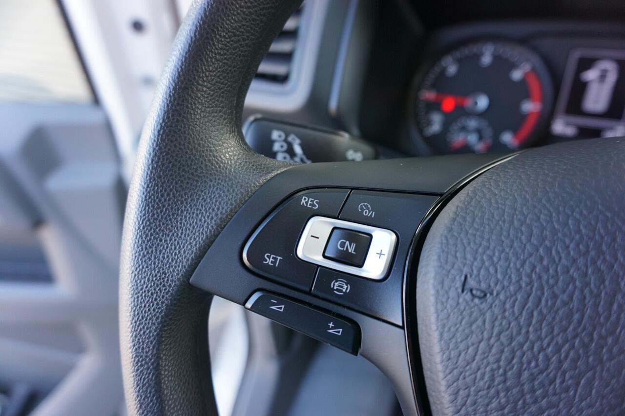 Volkswagen CRAFTER 140PK L3H3/L2H2 Apple Carplay Navi Camera Trekhaak Cruise control Parkeersensoren Voorruitverwarming