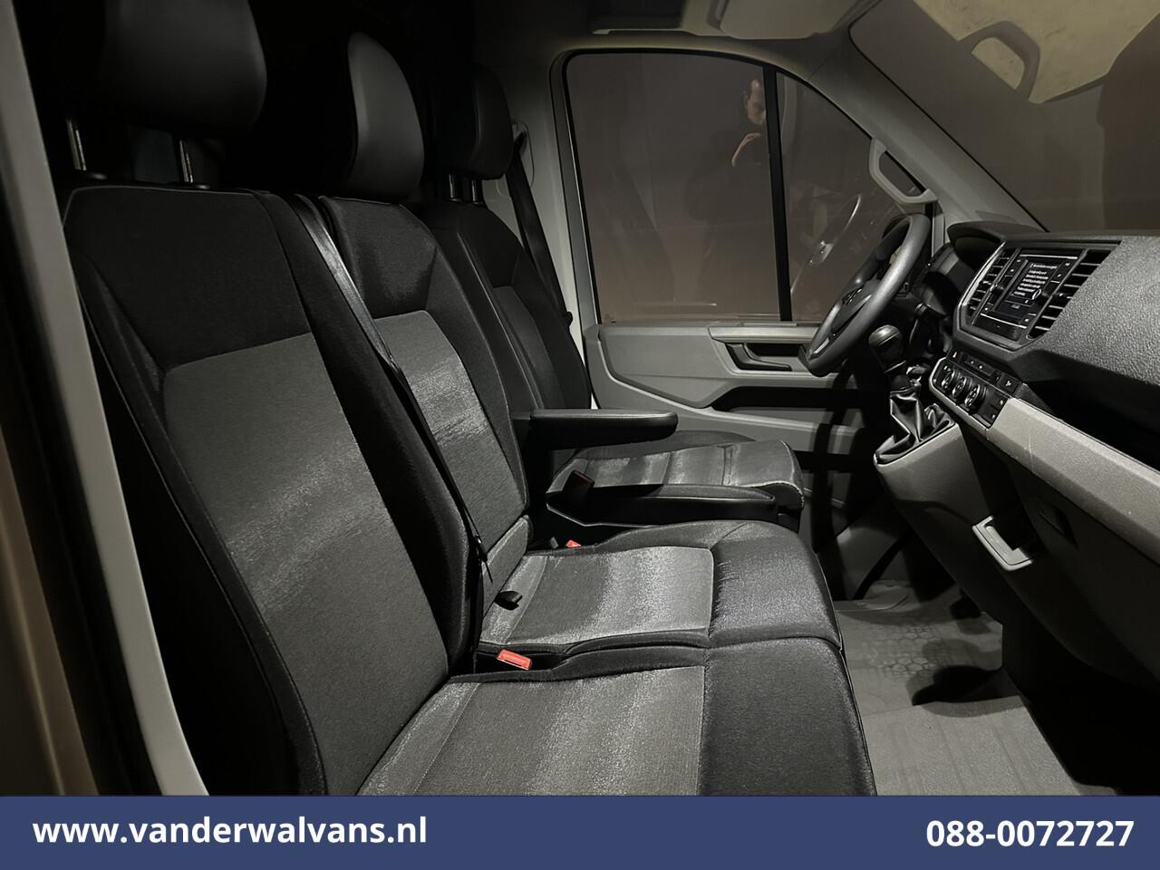 Volkswagen CRAFTER 2.0 TDI 141pk L3H3 L2H2 Euro6 Airco | Camera | Apple Carplay | Cruisecontrol Android Auto, Chauffeursstoel, Parkeersensoren, Bijrijdersbank, 3000kg trekvermogen, zilver