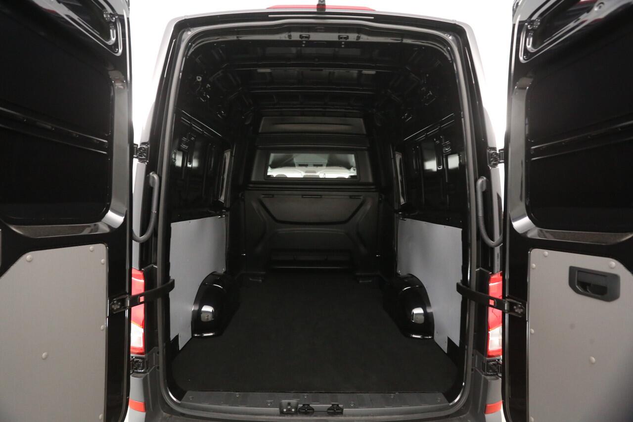 Volkswagen CRAFTER 2.0 TDI DSG HIGHLINE EXCLUSIVE L3H3 | DC | FACELIFT MODEL | BPM VRIJ | Virtual | 2xSchuifdeur | 3000KG Trekgew. | Trekh. | Adap. Cruise | Clima | Carplay | Camera |