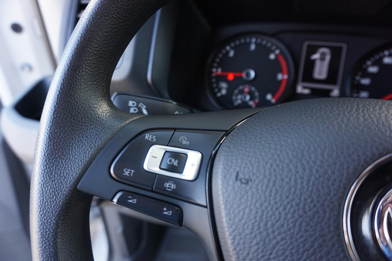 Volkswagen CRAFTER 140PK Automaat L3H3/L2H2 Apple Carplay Camera Trekhaak Sidebars Cruise control Voorruitverwarming