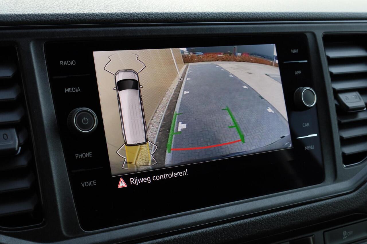 Volkswagen CRAFTER 140PK automaat Exclusive L3H3 GVW 3.5T BPM vrij | Trekhaak | Adaptive Cruise Control | Climatic | Navigatie | Park Assist | Apple CarPlay / Android auto | DAB | 17 inch lichtmetalen velgen