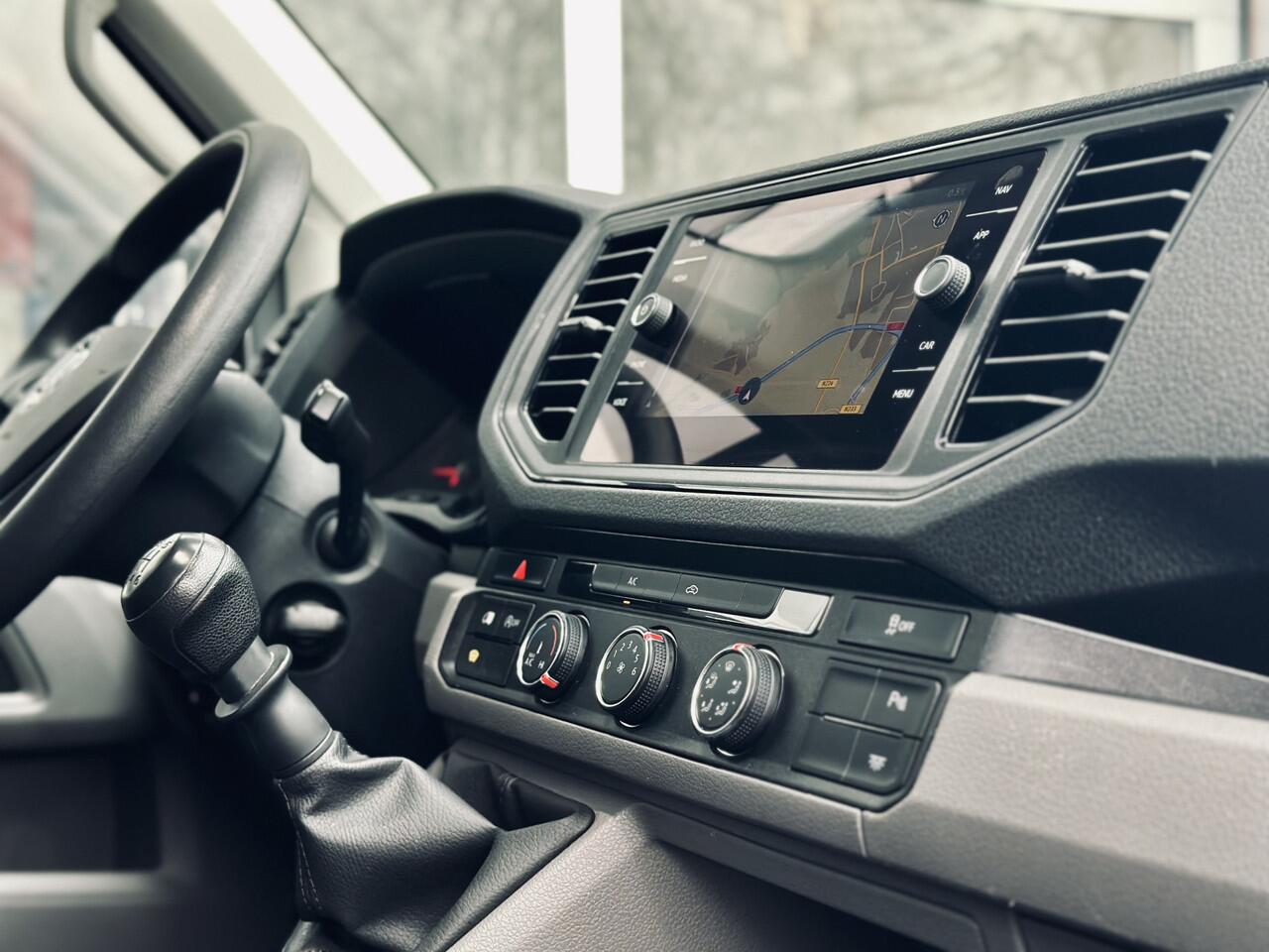 Volkswagen CRAFTER 35 2.0 TDI L3H3 | Blackline | Navigatie | PDC | Trekhaak | Opstaptrede | Verwarmde voorruit | Ex btw