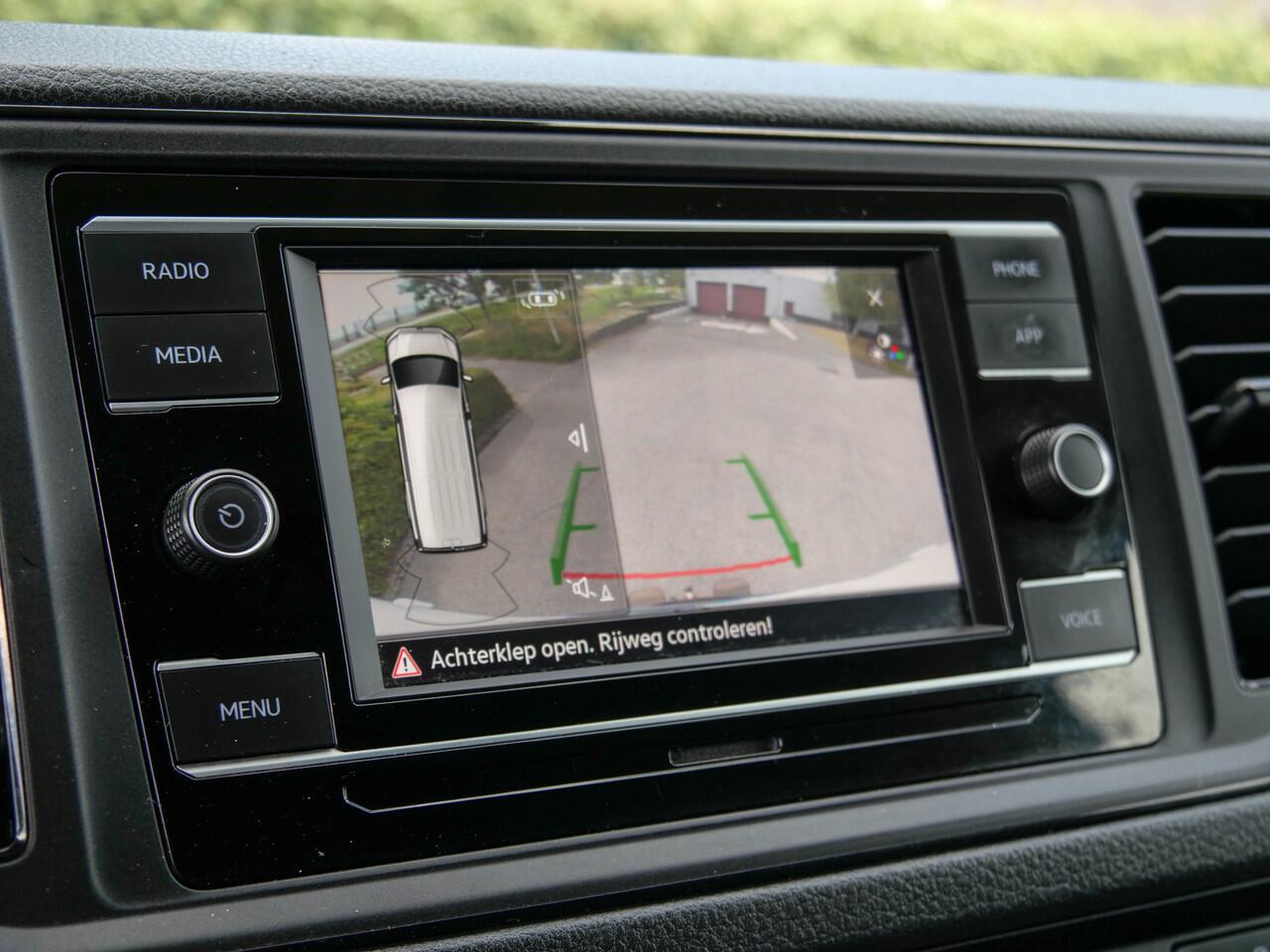 Volkswagen CRAFTER 35 2.0 TDI 141PK L3H3 Highline | TREKHAAK | GEVEERDE STOEL | CAMERA | CARPLAY |