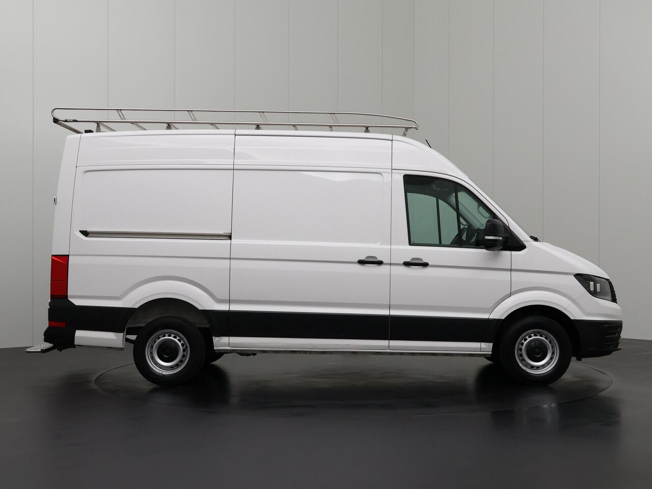 Volkswagen CRAFTER 2.0TDI L3H3 | Imperiaal | Trekhaak | Navigatie | Airco | Cruise | 3-Persoons | Betimmering
