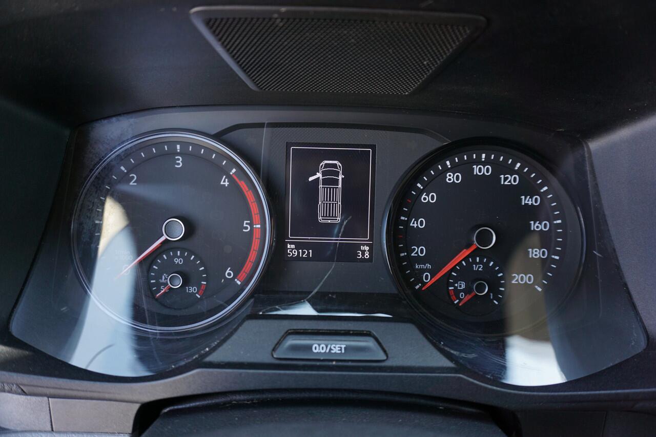 Volkswagen CRAFTER 140PK L3H3/L2H2 Highline Apple Carplay Camera Trekhaak Parkeersensoren Sidebars Voorruitverwarming