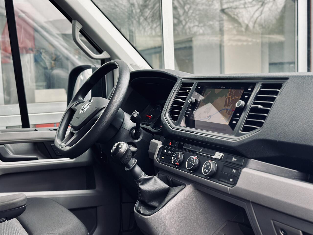 Volkswagen CRAFTER 35 2.0 TDI L3H3 | Blackline | Navigatie | PDC | Trekhaak | Opstaptrede | Verwarmde voorruit | Ex btw