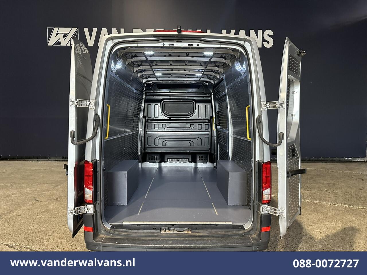 Volkswagen CRAFTER 2.0 TDI 141pk L3H3 L2H2 Euro6 Airco | Camera | Apple Carplay | Cruisecontrol | Chauffeursstoel Parkeersensoren, Bijrijdersbank, 3000kg trekvermogen, Android Auto, zilver