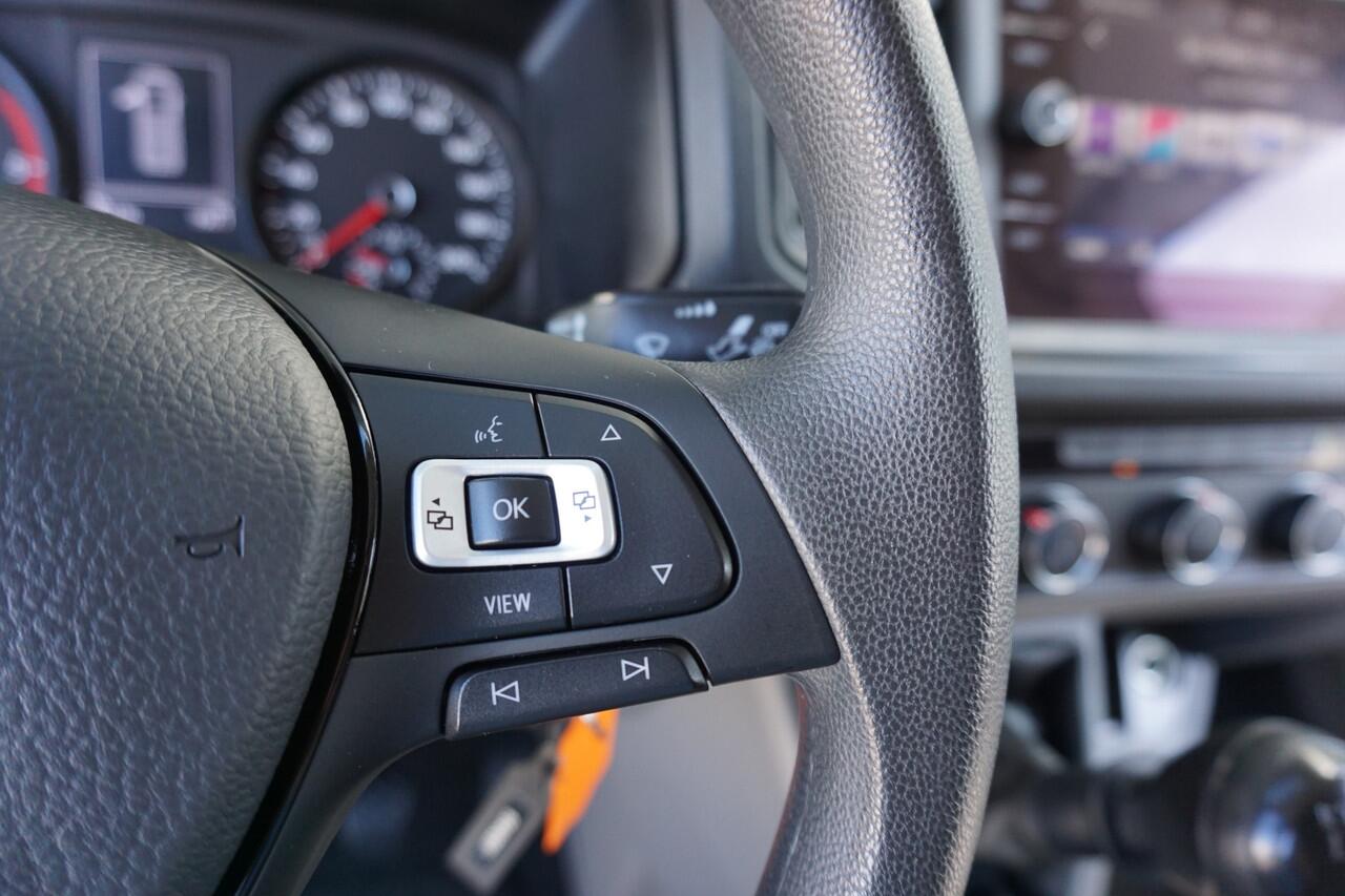 Volkswagen CRAFTER 140PK L3H3/L2H2 Apple Carplay Navi Camera Trekhaak Cruise control Parkeersensoren Voorruitverwarming