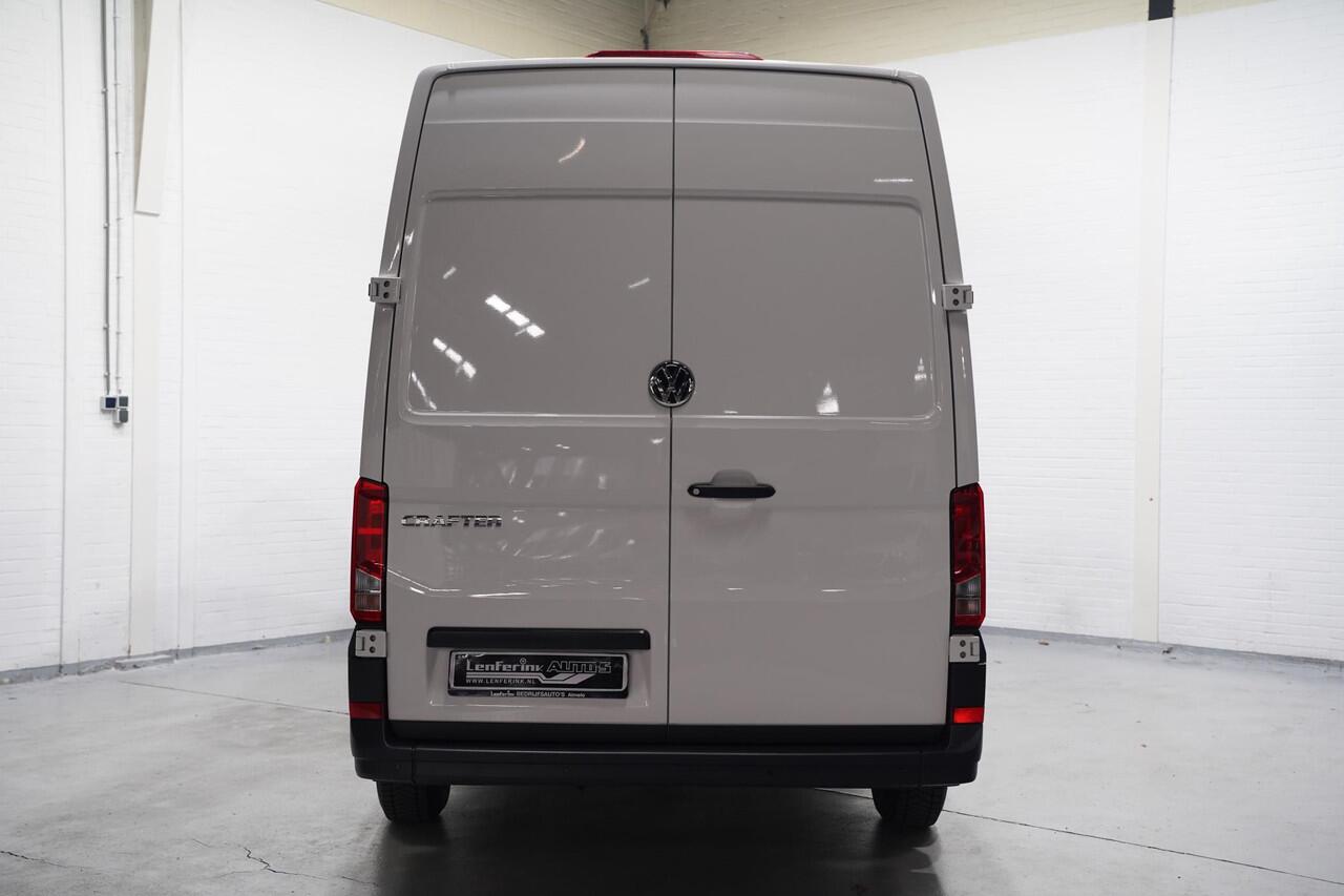 Volkswagen CRAFTER 2.0 TDI 140 pk L4H3 DSG Aut. Navi Cruise Control, PDC V+A, Houten Laadvloer, 3-Zits, Nieuw