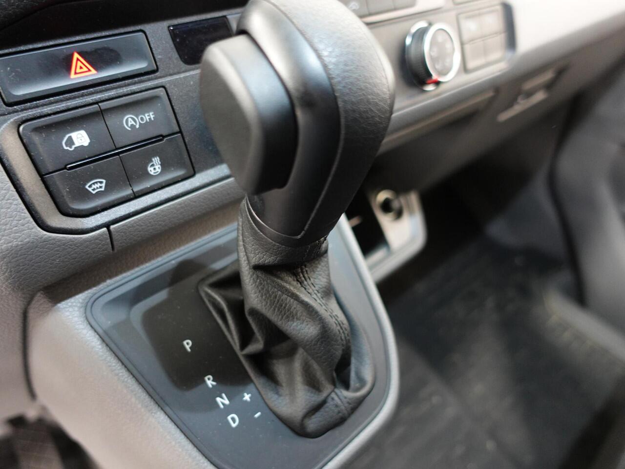 Volkswagen CRAFTER 177pk Automaat L3H3 L2H2 Highline Airco App-connect ACC Camera Trekhaak