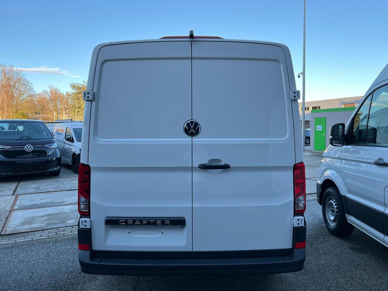 Volkswagen CRAFTER Bedrijfswagens Highline 35 2.0 TDI L3H2 140 pk 103 kW pk 6 versn | BPM vrij | Spraakbediening | Diefstalalarm | App-connect | Navigatie- en multimediapakket |