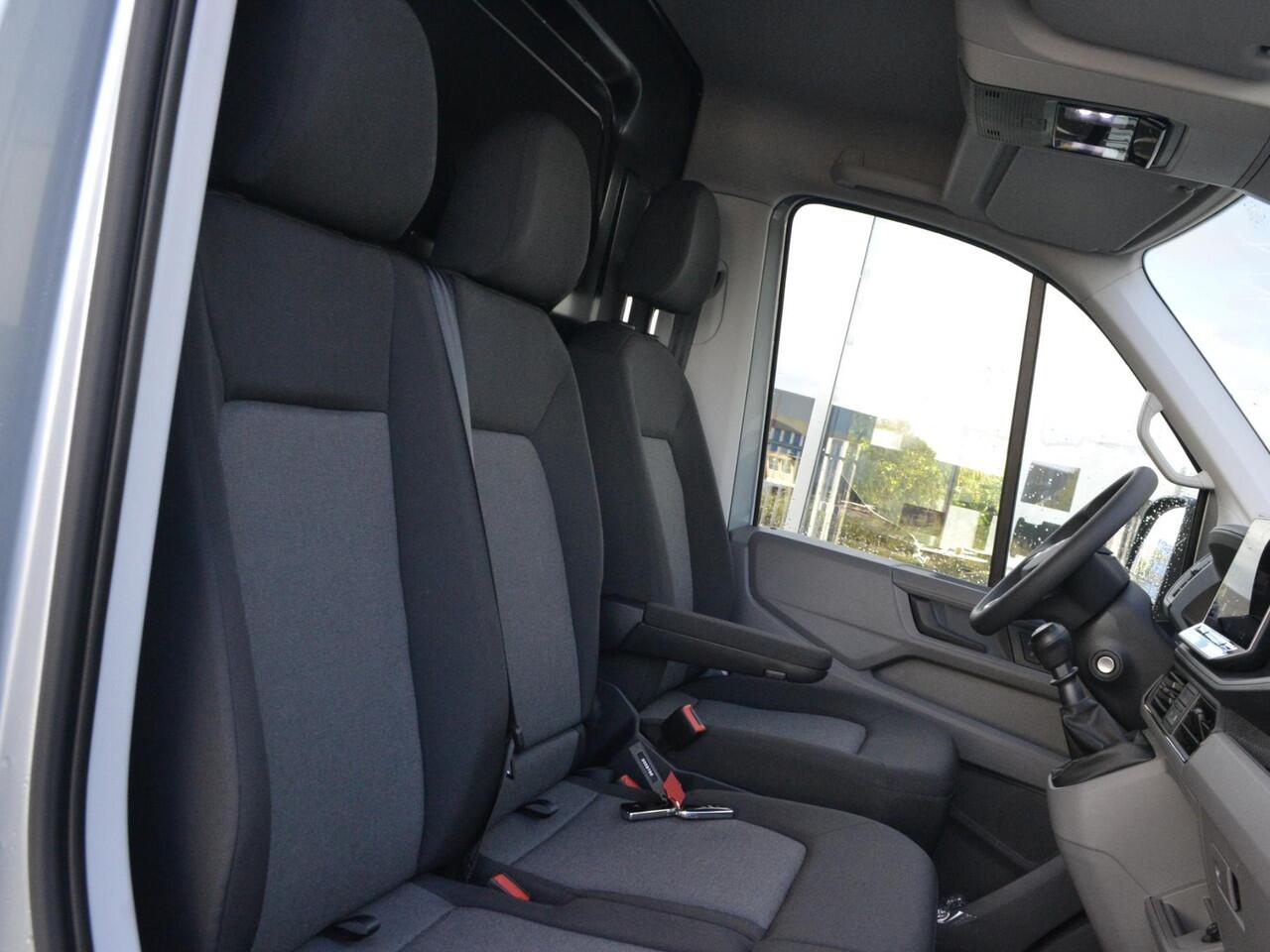 Volkswagen CRAFTER Bedrijfswagens 35 Trendline 2.0 TDI 140pk L3H3 · Tussenschot · Trekhaak · Alarm · P-Sensoren · Cruise Control · Camera · Apple/Android Car Play · Garantie t/m 22-12-2028 of 120.000km