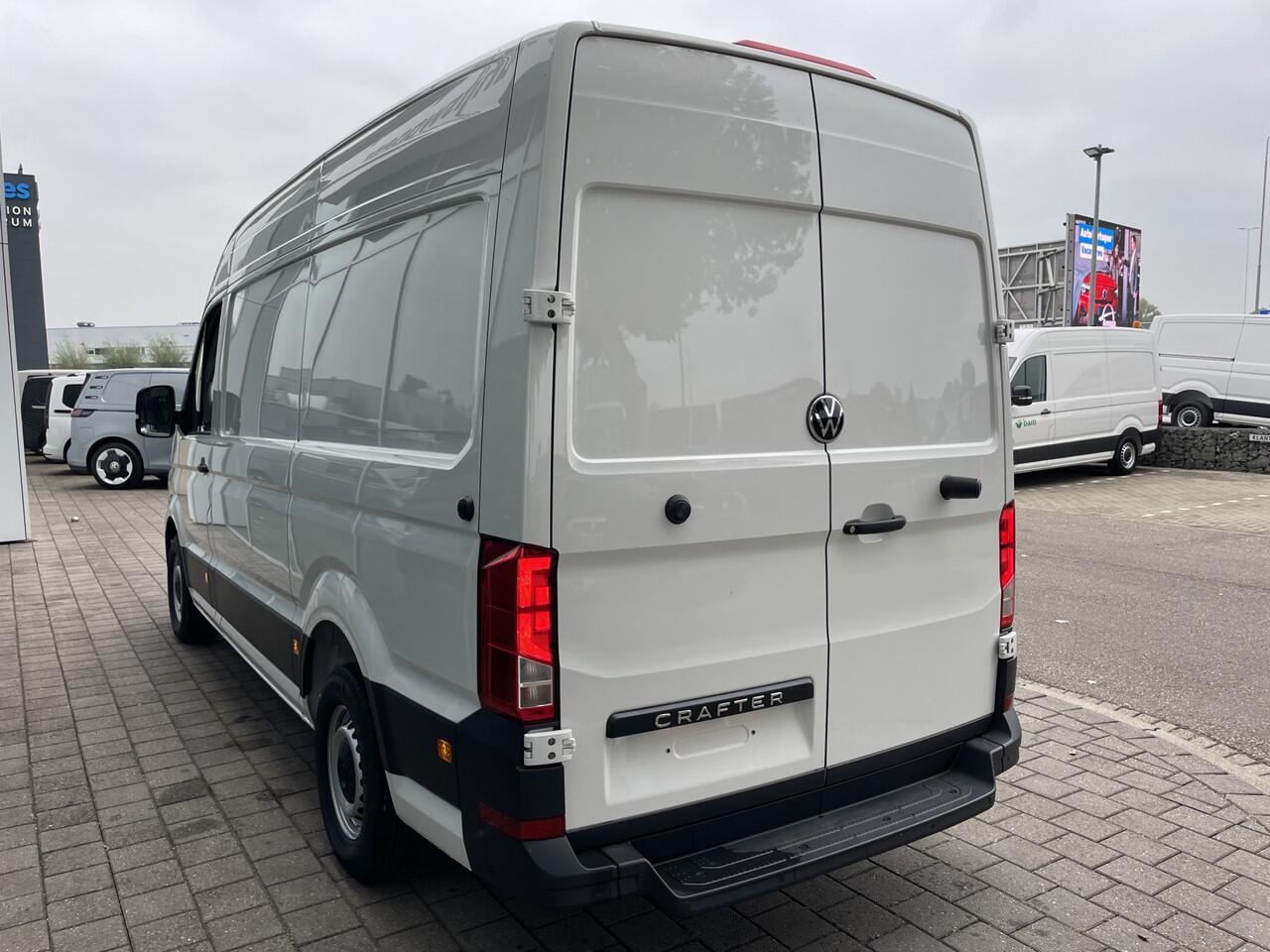 Volkswagen CRAFTER 35 2.0 TDI L3H3 Trendline 140PK | 270 graden achterdeuren | app connect
