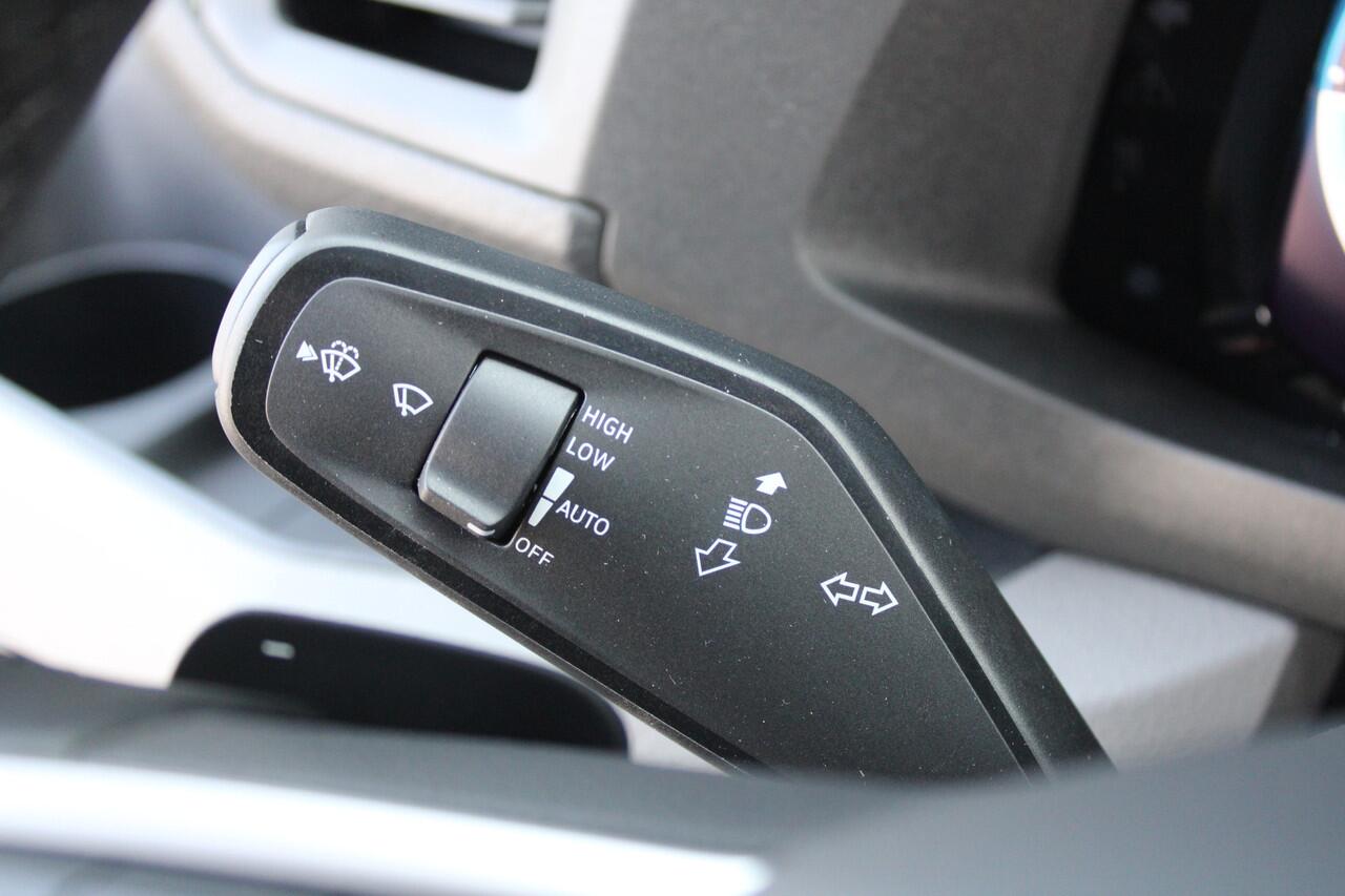 Volkswagen CRAFTER 35 2.0 TDI L3H2 177pk - Facelift - Navigatie - LED - Geveerde stoel - Virtual cockpit - Camera - Verwarmd stuur - Stoelverwarming - Rijklaar