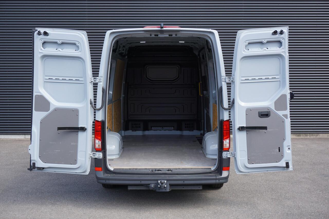 Volkswagen CRAFTER 35 177PK Automaat L3H3/L2H2 Camera 18" Velgen Apple Carplay Navi Cruise control Trekhaak Parkeersensoren